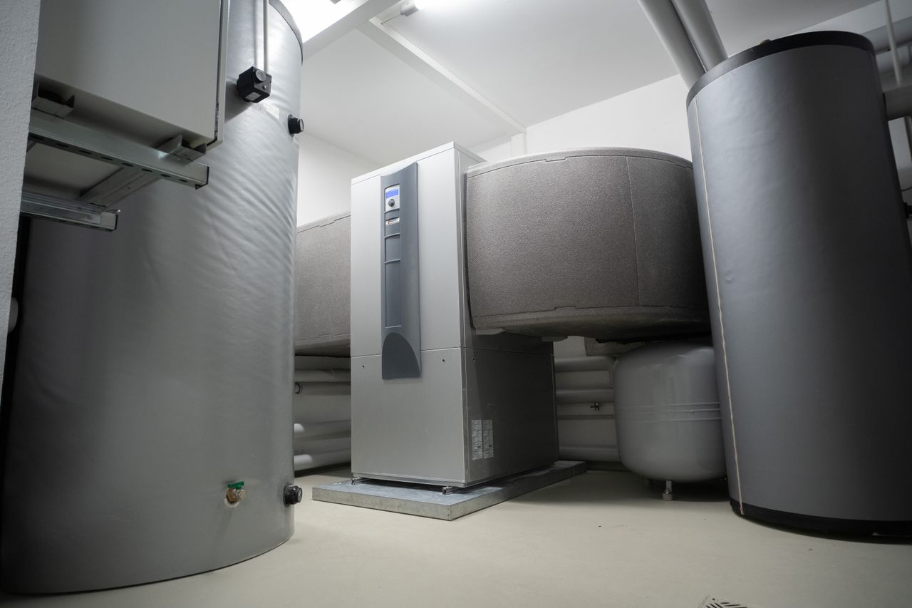 Nos services Efficient and innovative heat pump system in an indoor setting for advanced heating solutions.